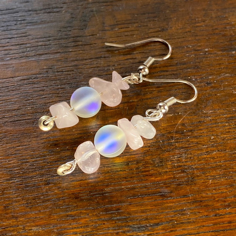 2/$20 Handmade NWOT iridescent pink bead earrings
